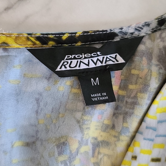 Project Runway abstract blouse size medium - Picture 3 of 9